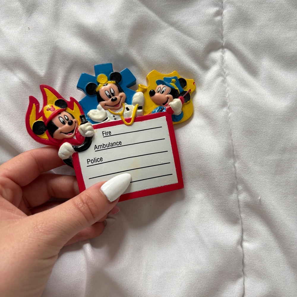 Vintage Disney Mickey Mouse 1995 Emergency Contact Fridge Magnet First Responder - Picture 2 of 7